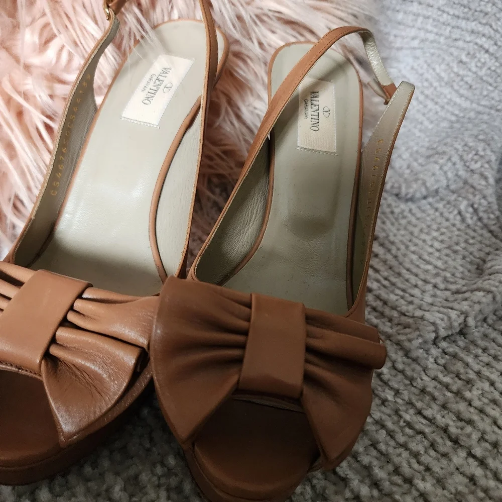 Valentino Garavani Tan Peep-Toe Heels - Picture 6 of 10